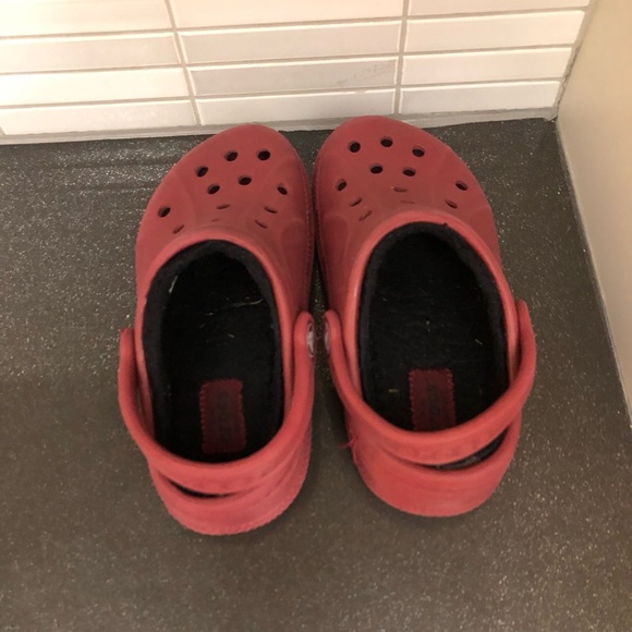 Unisex Red lined youth CROCS - Picture 5 of 10